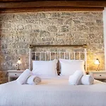 Trapela Areopolis, Boutique