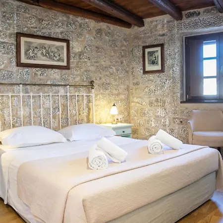 Trapela Areopolis, Boutique Areopoli