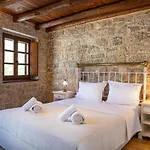 Trapela Areopolis, Boutique