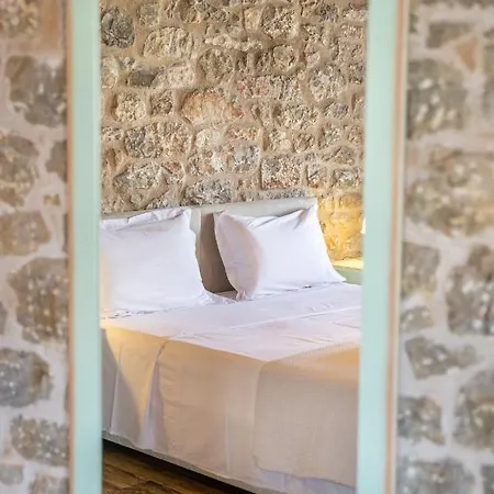 Trapela Areopolis, Boutique 3*