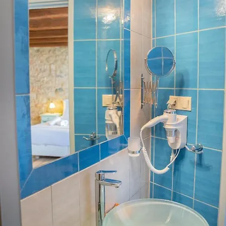 Trapela Areopolis, Boutique