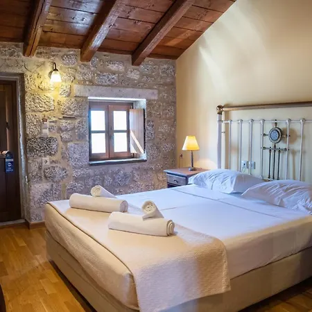 Trapela Areopolis, Boutique