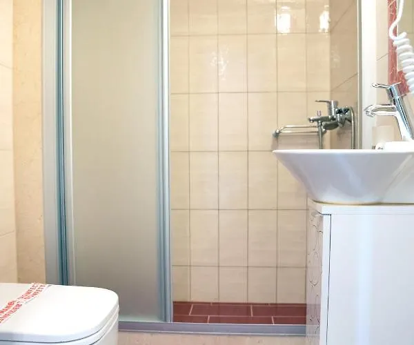 Trapela Areopolis, Boutique