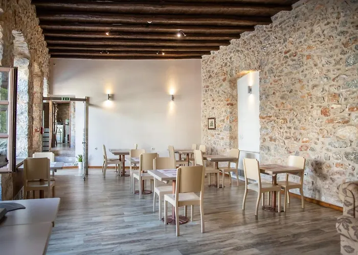 Trapela Areopolis, Boutique