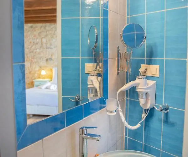 Trapela Areopolis, Boutique