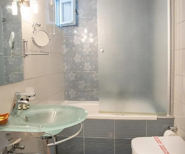 Trapela Areopolis, Boutique